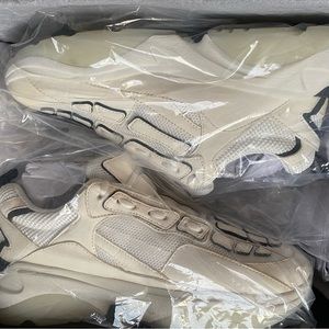 AMIRI BONE RUNNERS SZ 39
